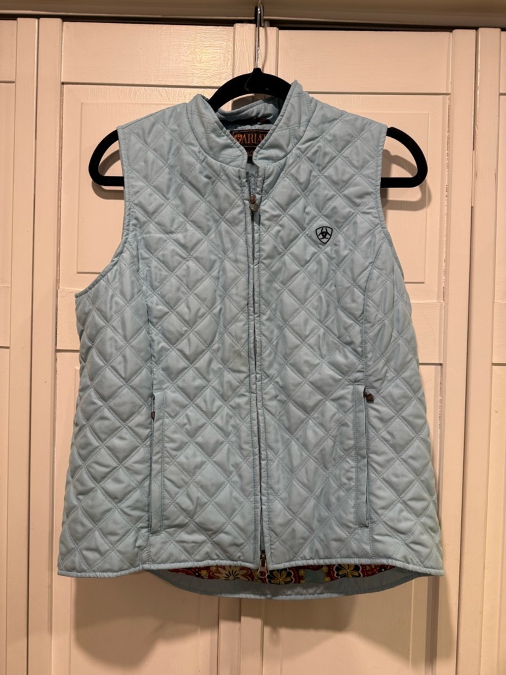 Ariat quilted vest size large EUC‎